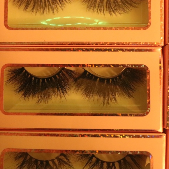 Eyelashes - Picture 3 of 4